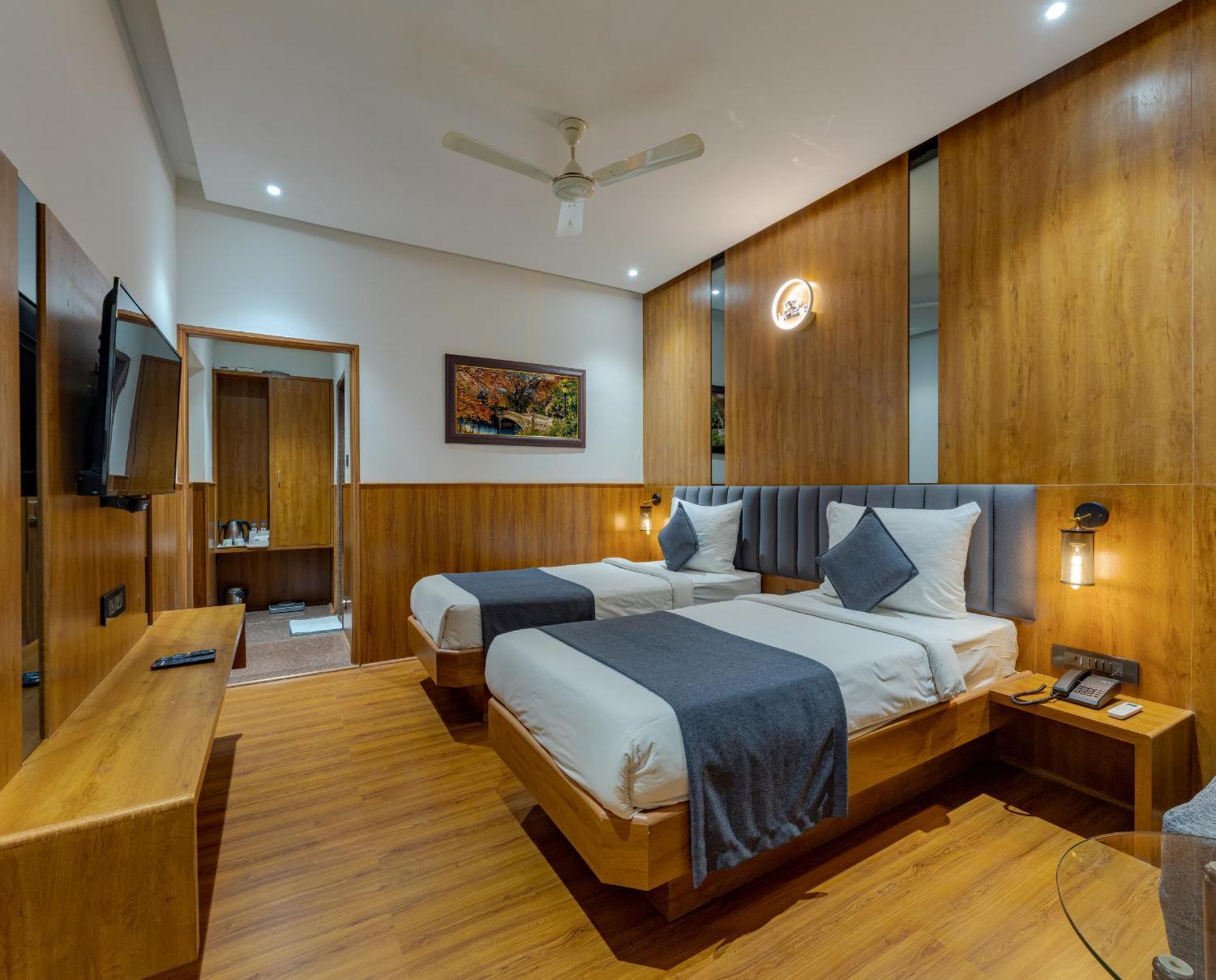 Hotel Surya Executive 3 Star Hotel Solapur Εξωτερικό φωτογραφία