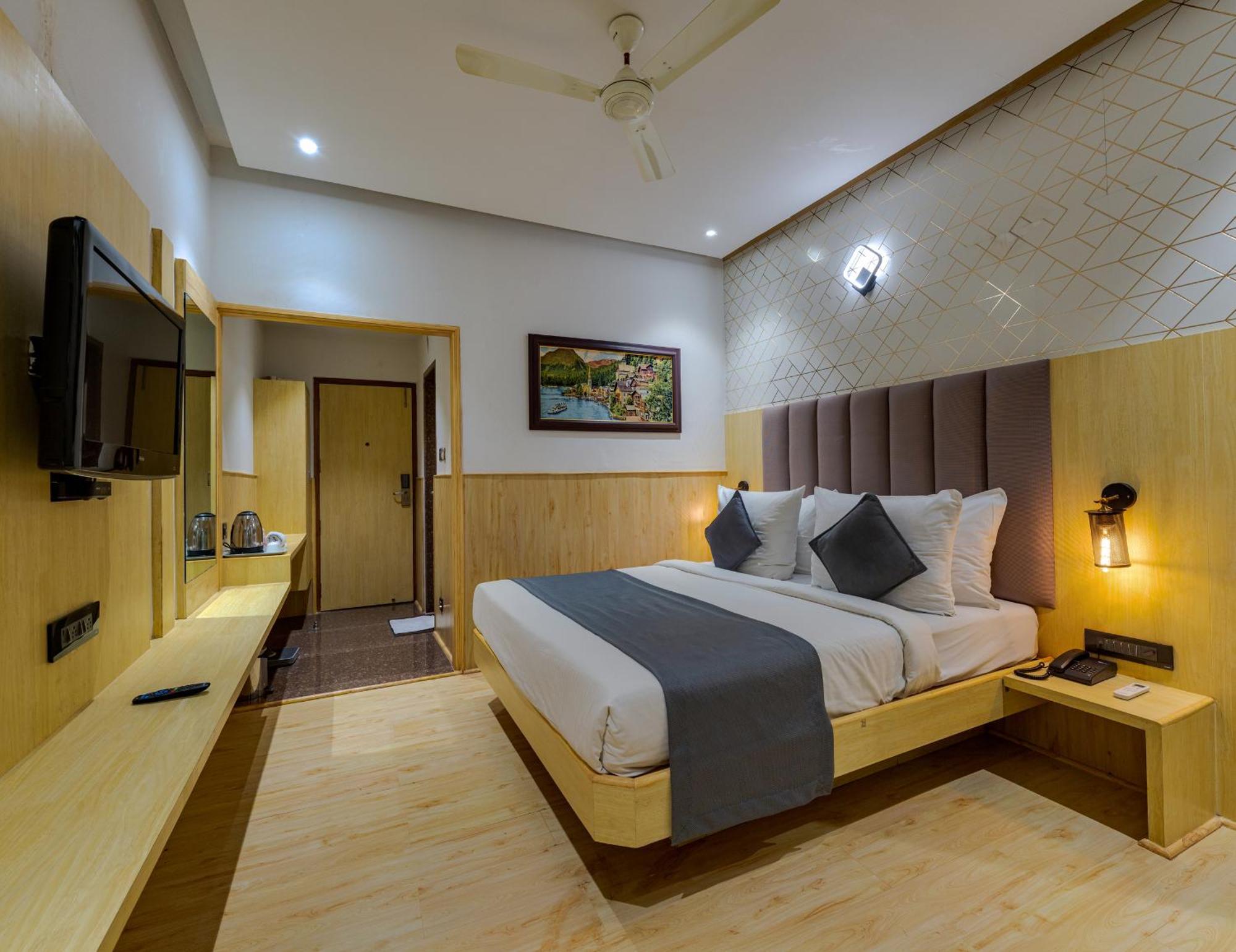 Hotel Surya Executive 3 Star Hotel Solapur Εξωτερικό φωτογραφία