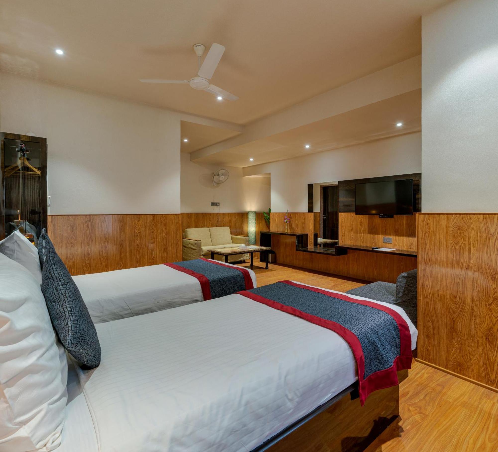 Hotel Surya Executive 3 Star Hotel Solapur Εξωτερικό φωτογραφία