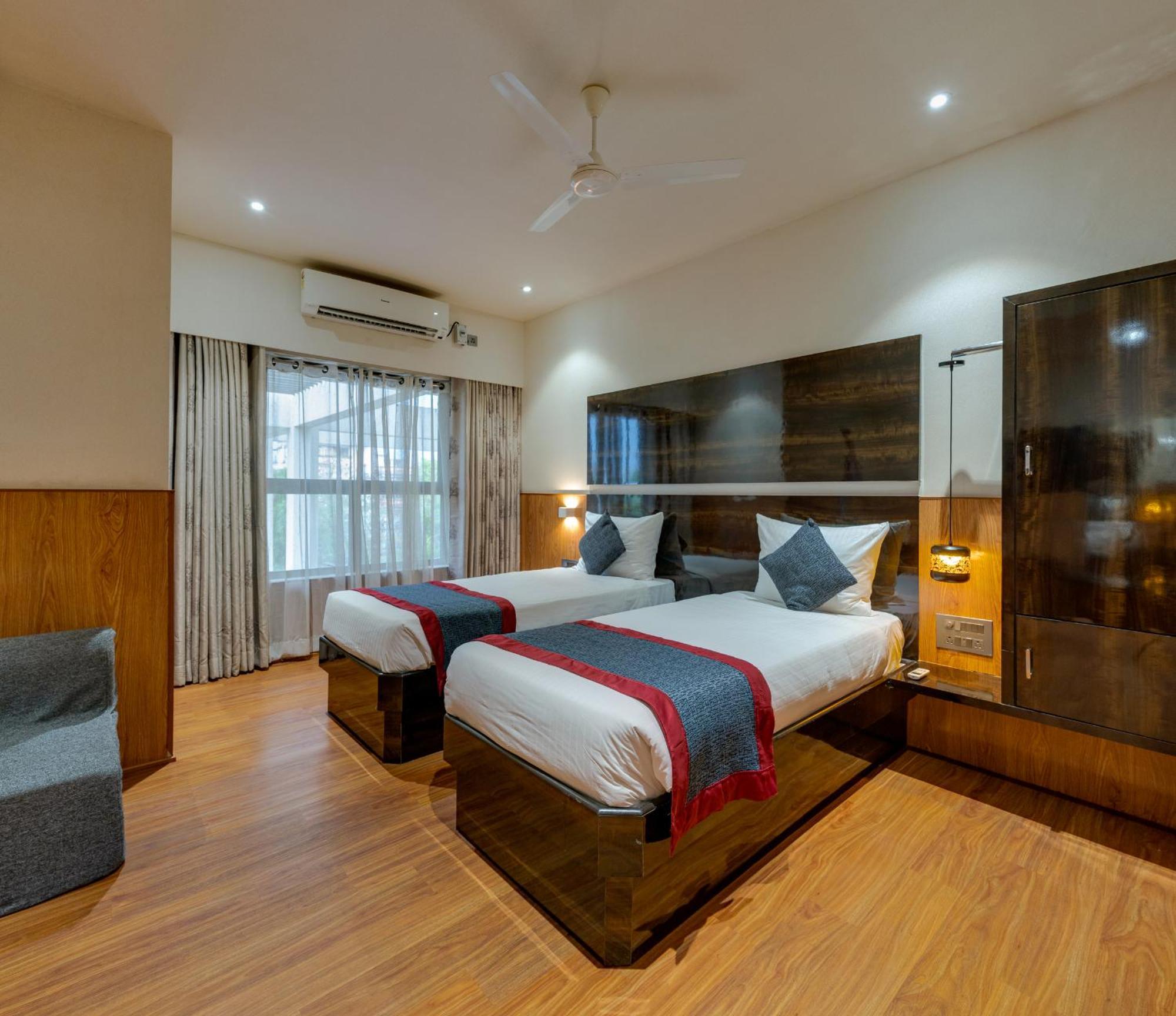 Hotel Surya Executive 3 Star Hotel Solapur Εξωτερικό φωτογραφία