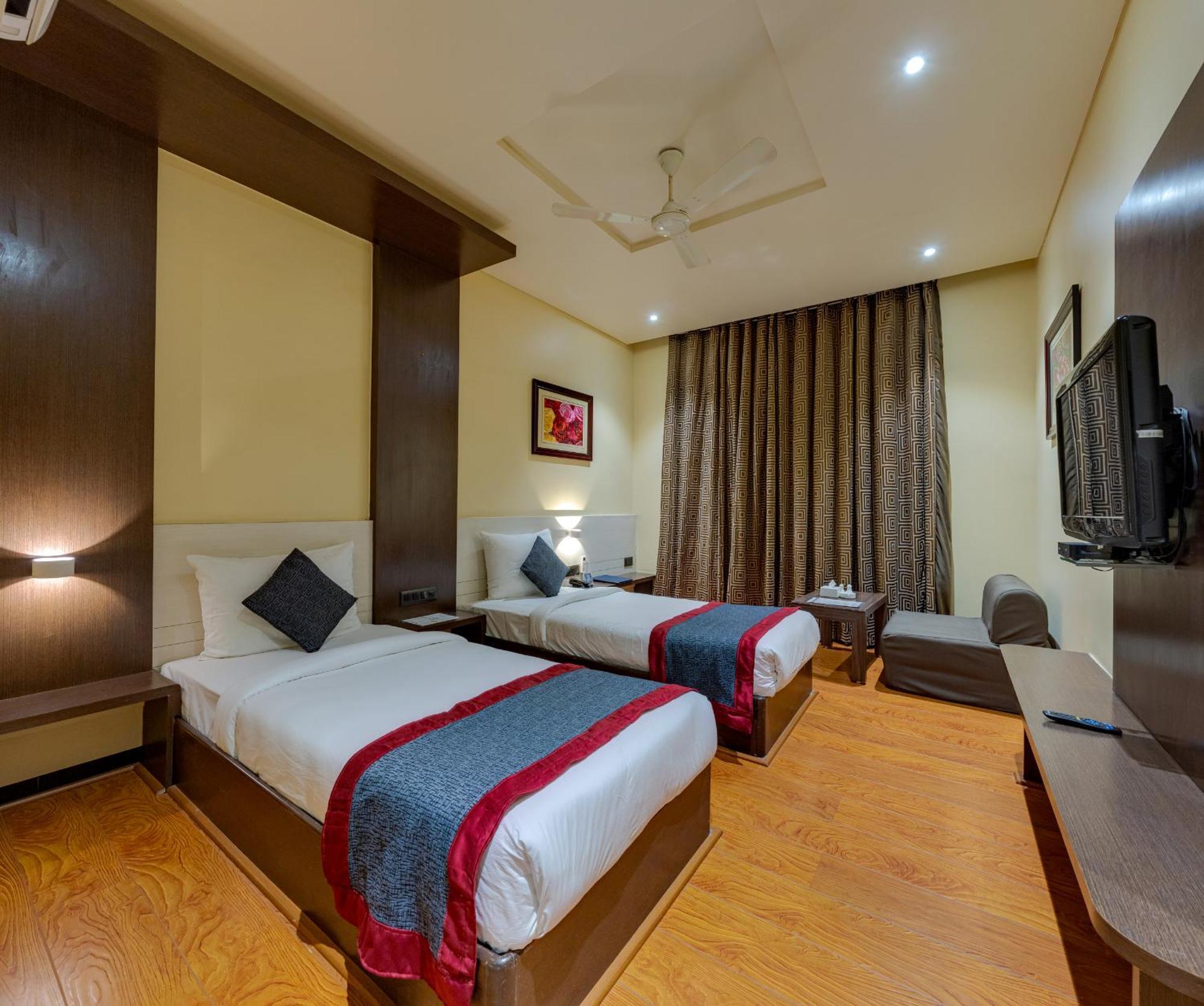 Hotel Surya Executive 3 Star Hotel Solapur Εξωτερικό φωτογραφία