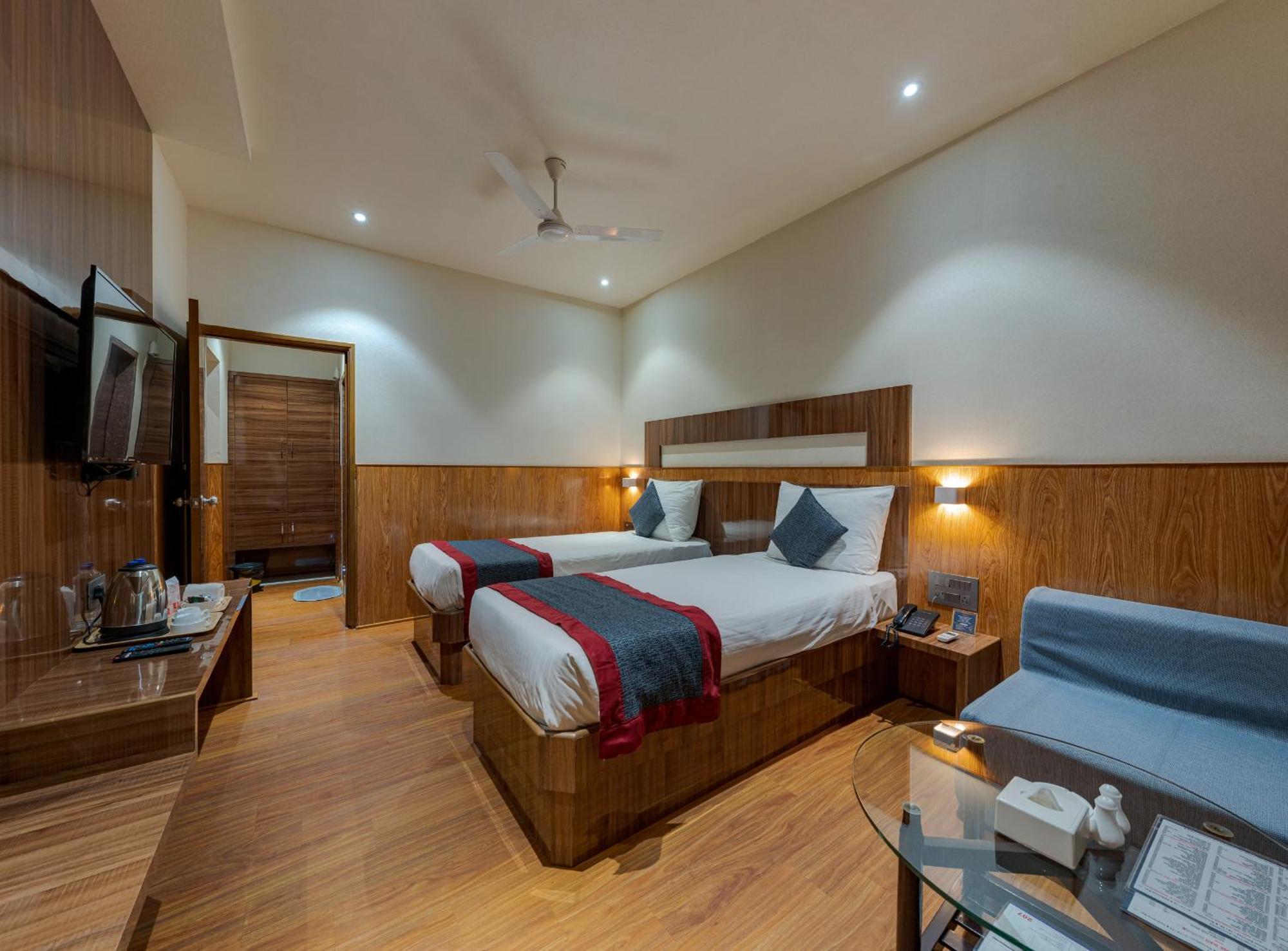 Hotel Surya Executive 3 Star Hotel Solapur Εξωτερικό φωτογραφία