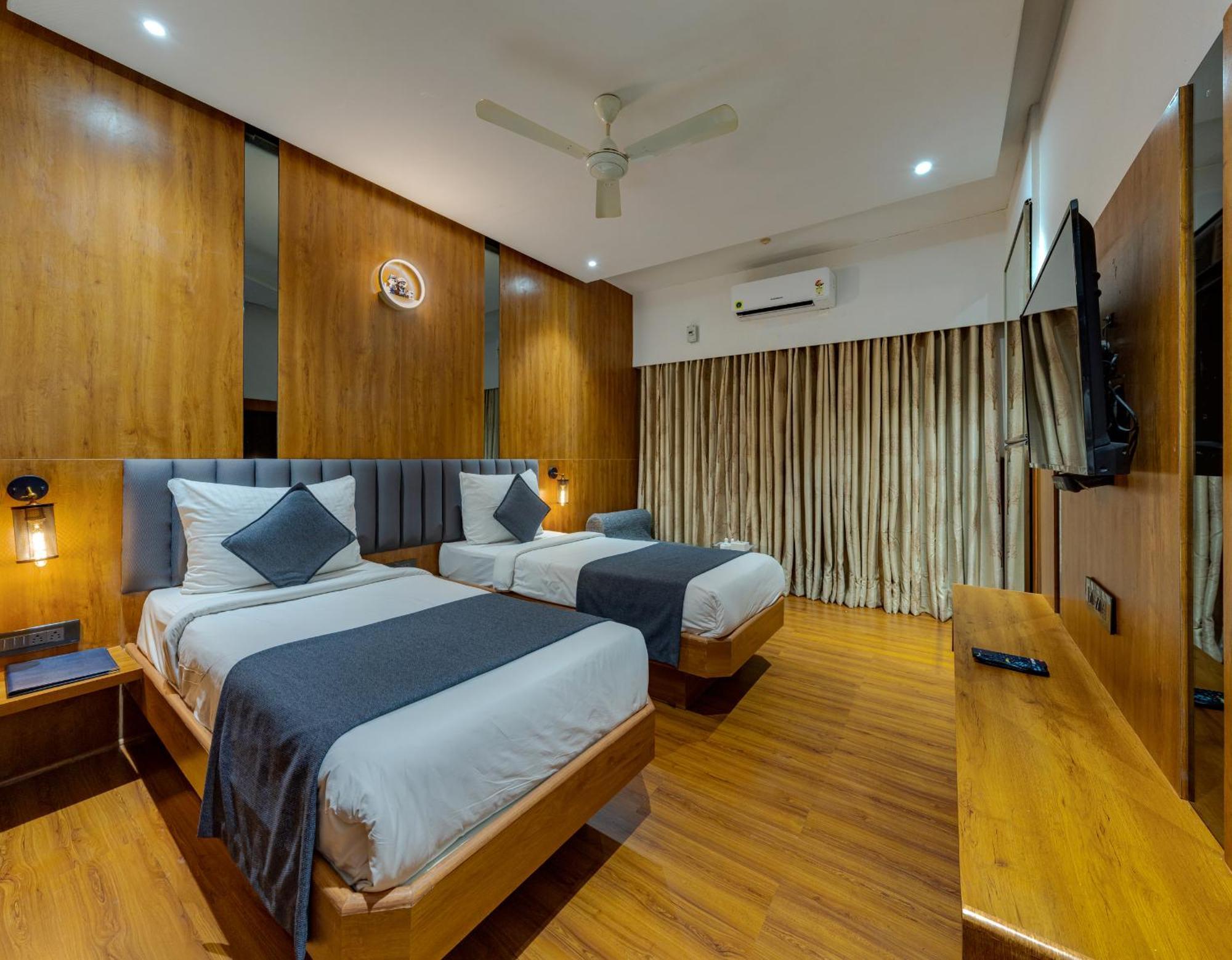 Hotel Surya Executive 3 Star Hotel Solapur Εξωτερικό φωτογραφία