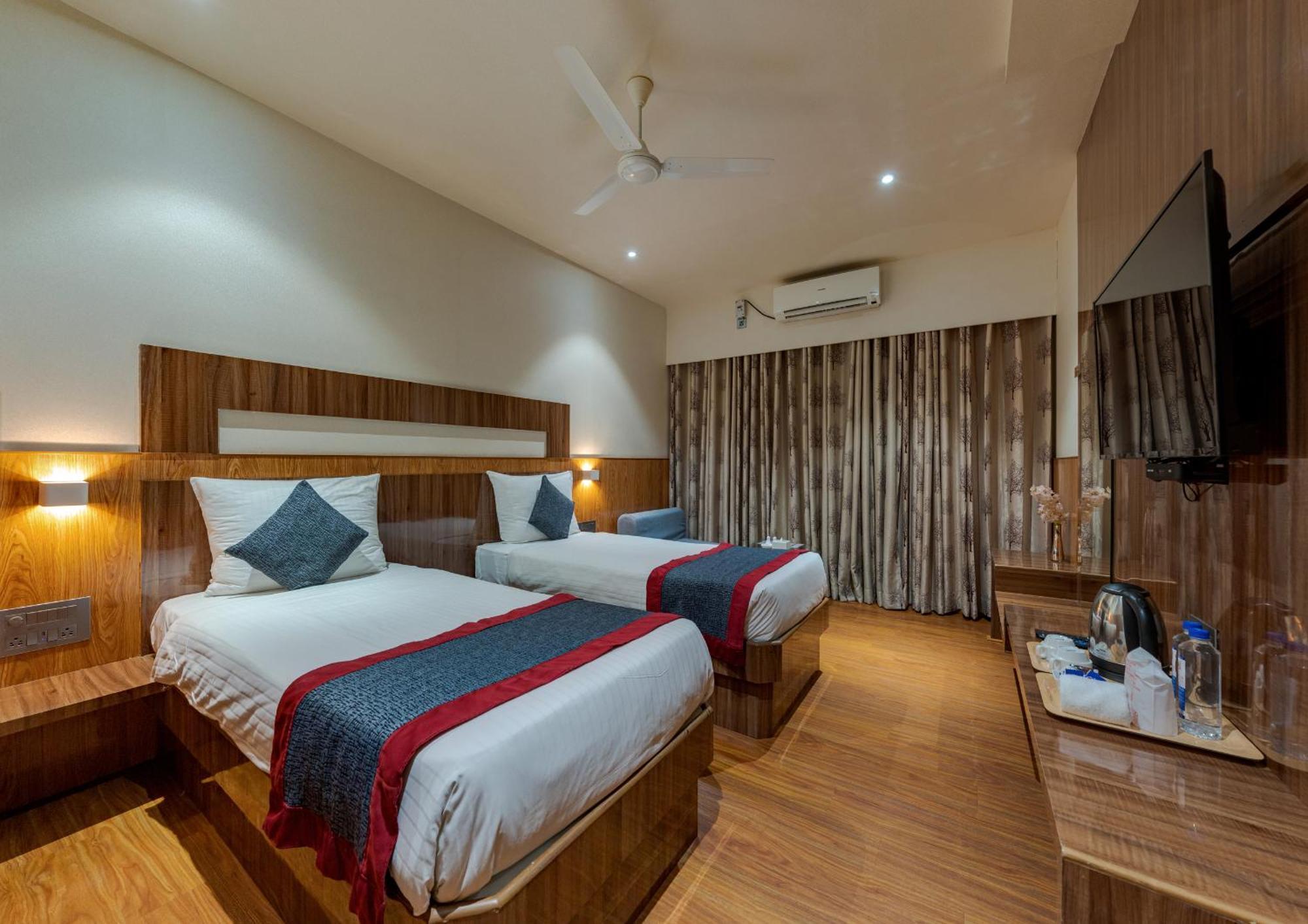 Hotel Surya Executive 3 Star Hotel Solapur Εξωτερικό φωτογραφία