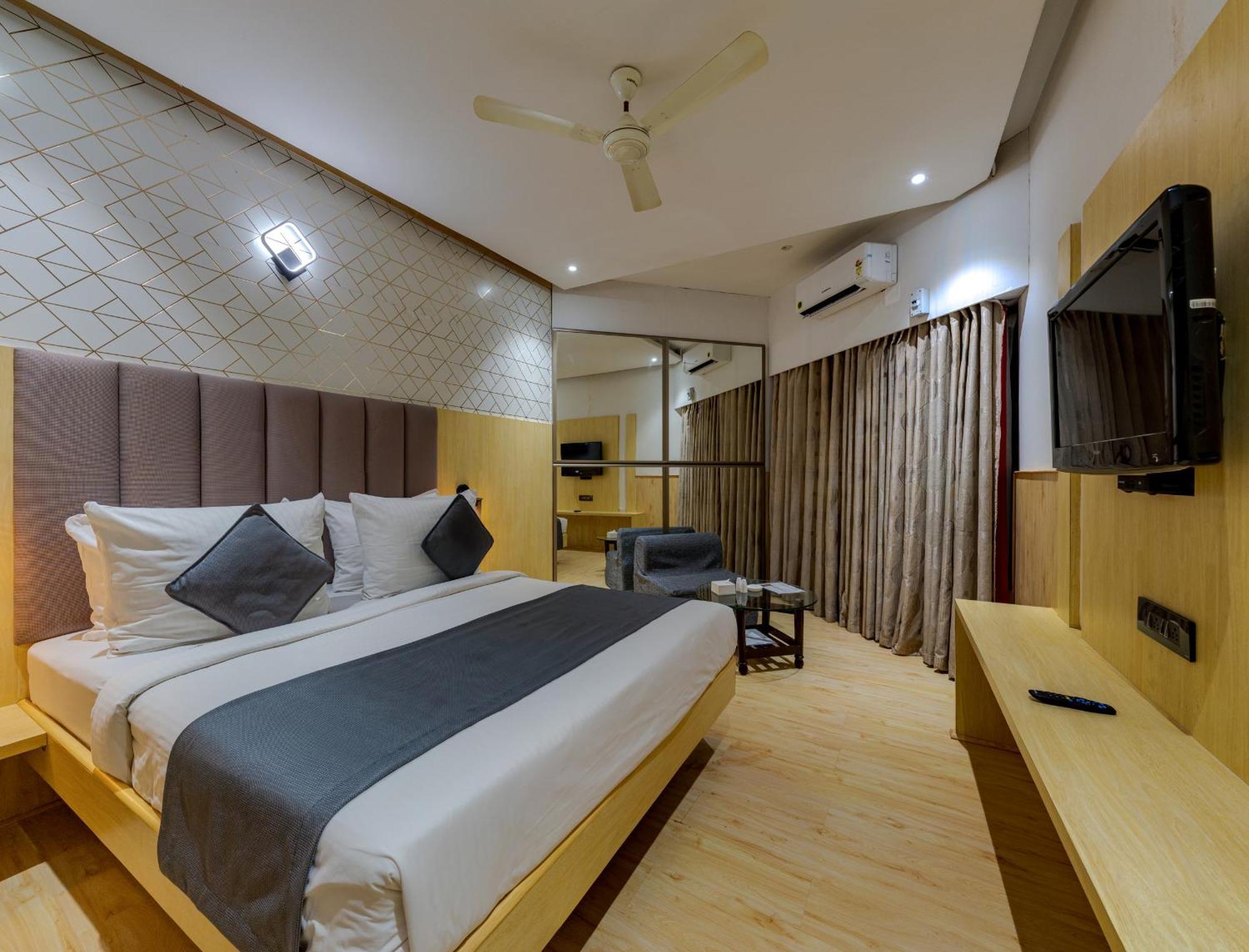 Hotel Surya Executive 3 Star Hotel Solapur Εξωτερικό φωτογραφία